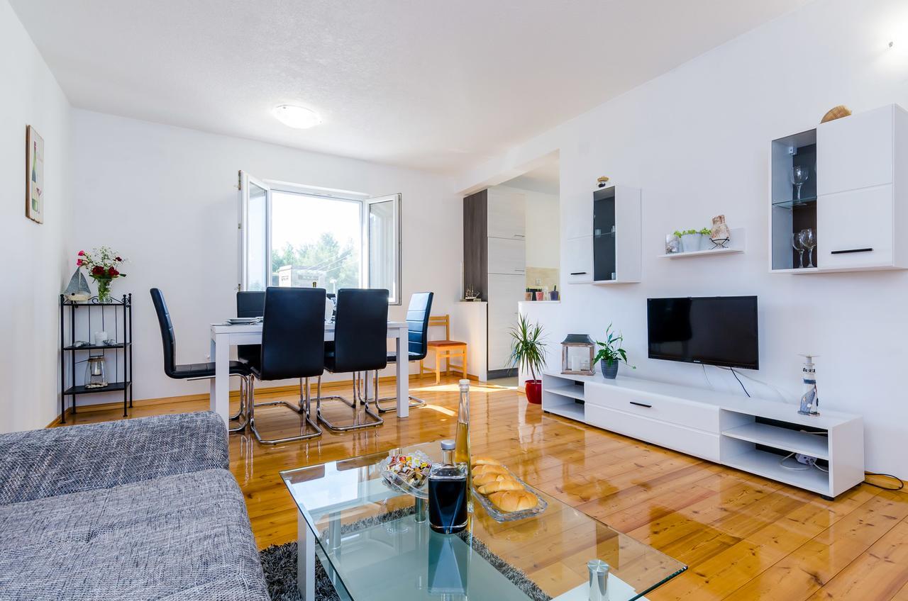 Apartment & Rooms Mazdin Banici Exterior photo